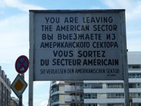 Warnhinweis: You are leaving the american Sector